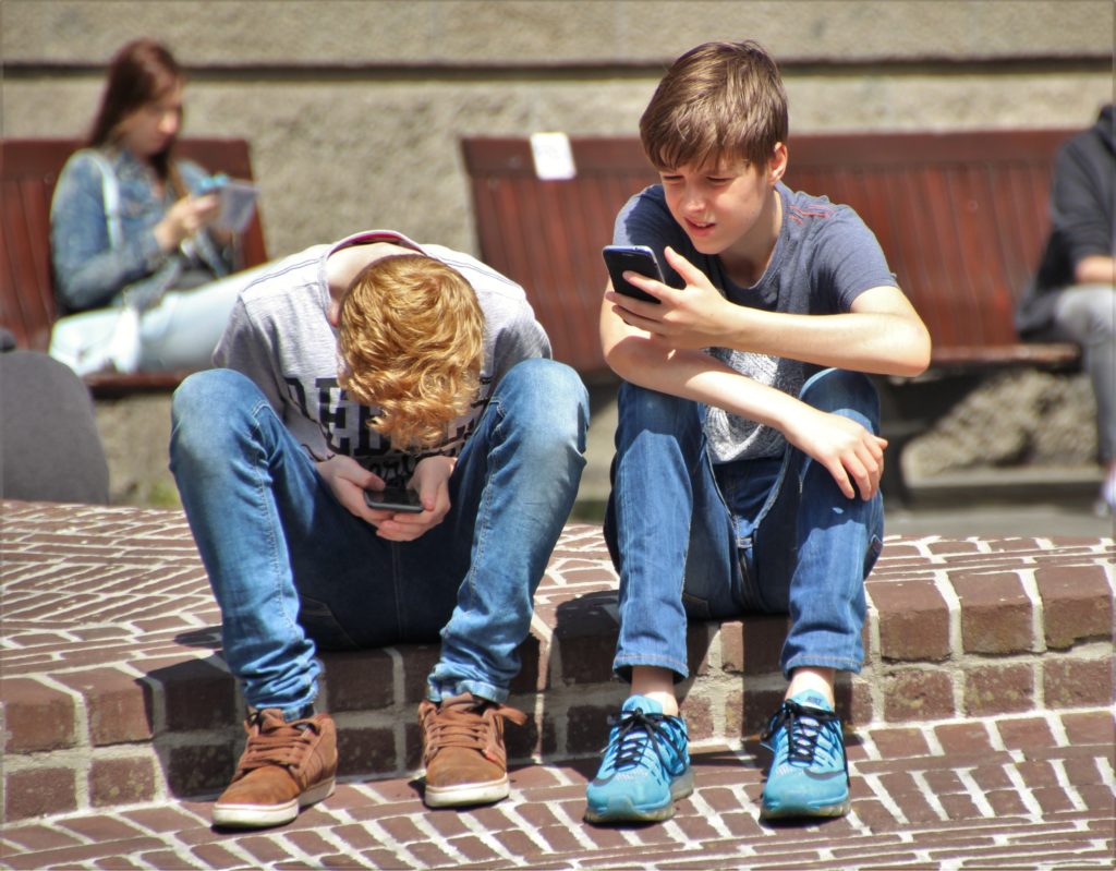 Czy dziecko powinno mieć smartfona?